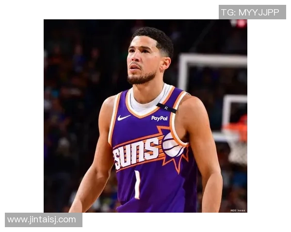 德文布克引领太阳队崛起成为NBA最耀眼的明星球员 德文布克引领太阳队崛起成为NBA最耀眼的明星球员